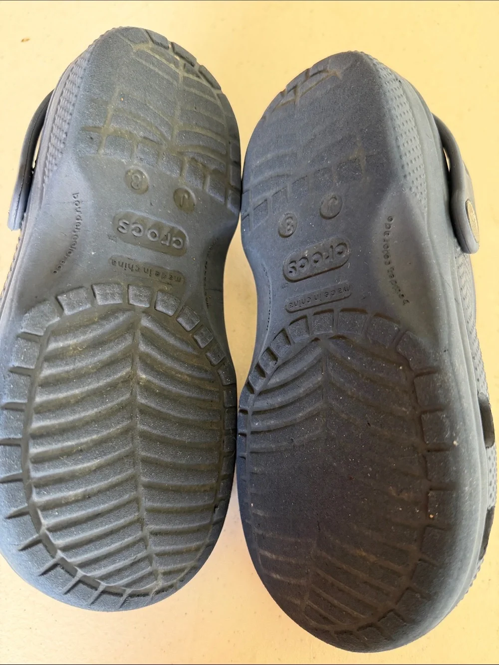 CROCS Classic Clogs in Black-bundle